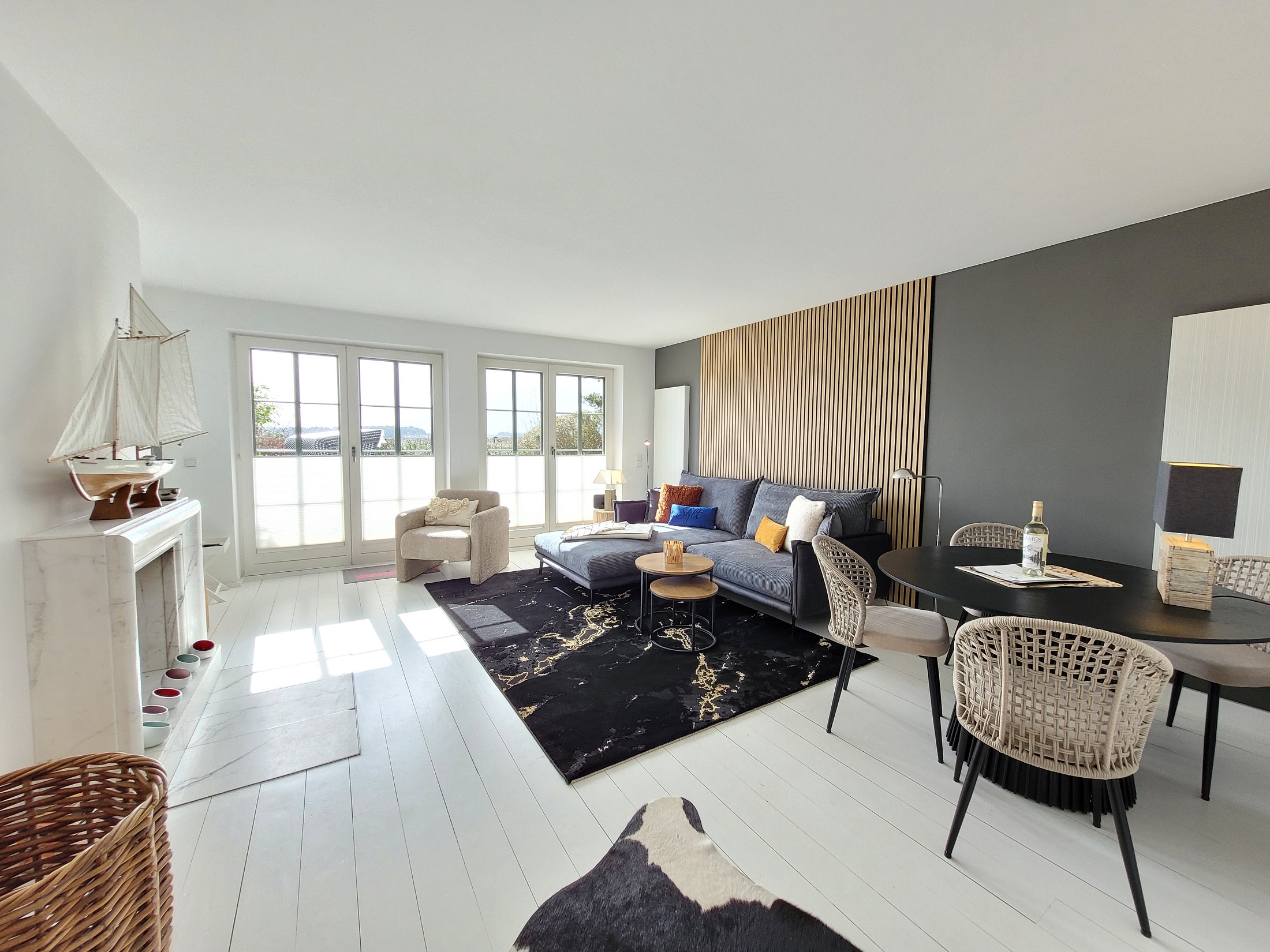 Wohn-/Esszimmer mit Terrasse