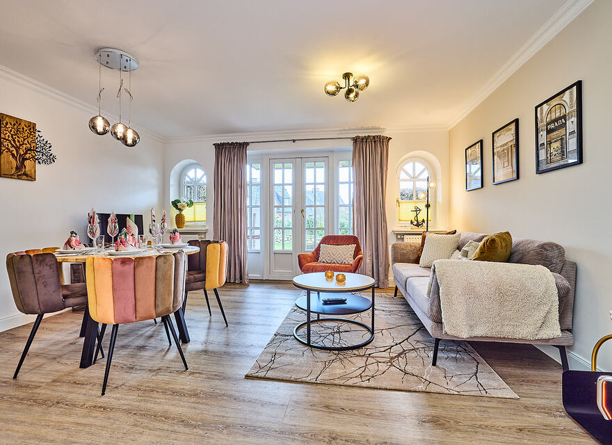 Wohn-/Esszimmer mit Terrasse